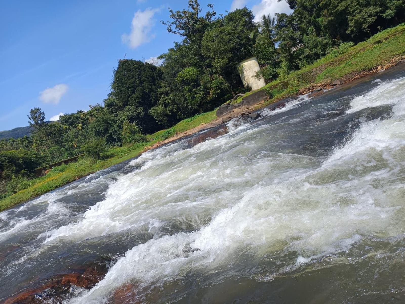 Kuruva Shoreline Wayanad Chegāt Exterior foto